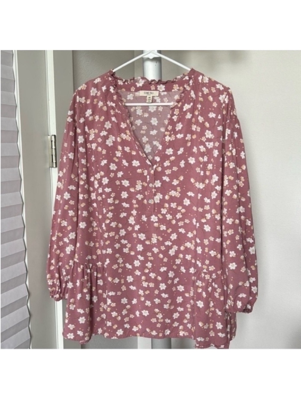 Como Blu Plus Floral V neck Rayon Top/Shirt/Blouse Sz 4X Pink White Ruffle Hem